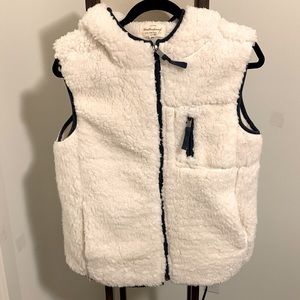 Original Weatherproof Vintage faux Sherpa vest with black piping.